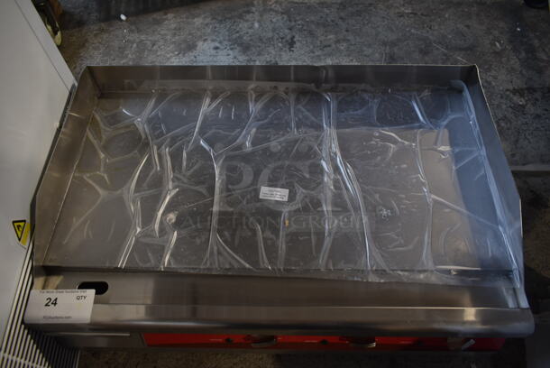 BRAND NEW SCRATCH AND DENT! Avantco 177EG30N Stainless Steel Commercial Countertop Electric Powered Flat Top Griddle w/ Thermostatic Controls. 208/240 Volts, 1 Phase.  - Image 2 of 4