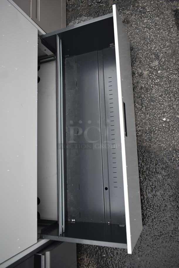 Metal 4 Drawer and 1 Cabinet Filing Cabinet. - Image 6 of 6