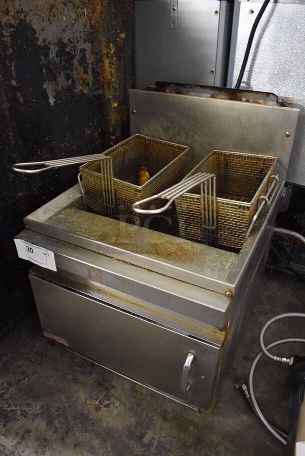 Cecilware Stainless Steel Commercial Countertop Natural Gas Powered Deep Fat Fryer w/ 2 Metal Fry Baskets. 18x23x25 - Image 2 of 7