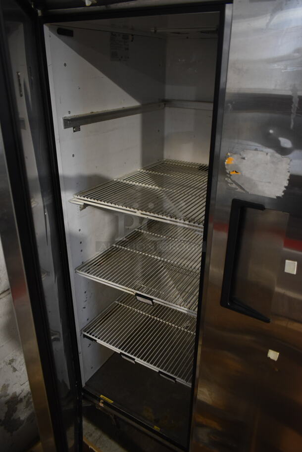 True TG2R-2S Stainless Steel Commercial 2 Door Reach In Cooler w/ Poly Coated Racks on Commercial Casters. 115 Volts, 1 Phase. Tested and Working! - Image 5 of 8