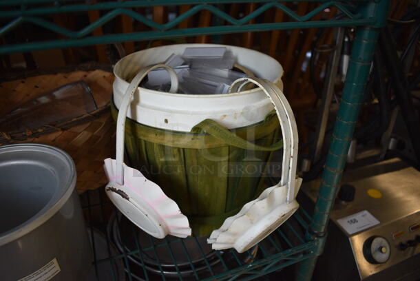 ALL ONE MONEY! Tier Lot of Various Items Including Baskets and Crayons - Image 5 of 5