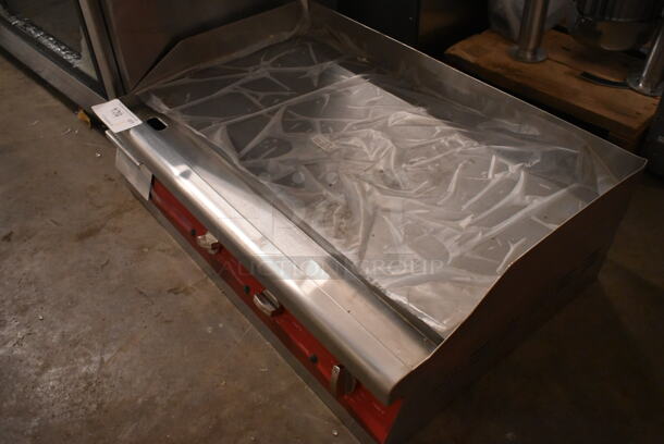 BRAND NEW SCRATCH AND DENT! Avantco 177EG30N Stainless Steel Commercial Countertop Electric Powered Flat Top Griddle. No Legs. 208/240 Volts, 1 Phase.  - Image 3 of 5