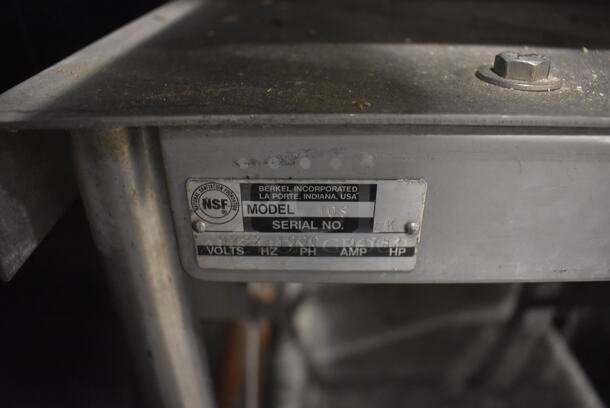 Berkel Metal Commercial Countertop Bread Loaf Slicer on Berkel 10S Metal Stand. 115 Volts, 1 Phase. 23.5x25x50.5. Tested and Does Not Power On - Image 6 of 7