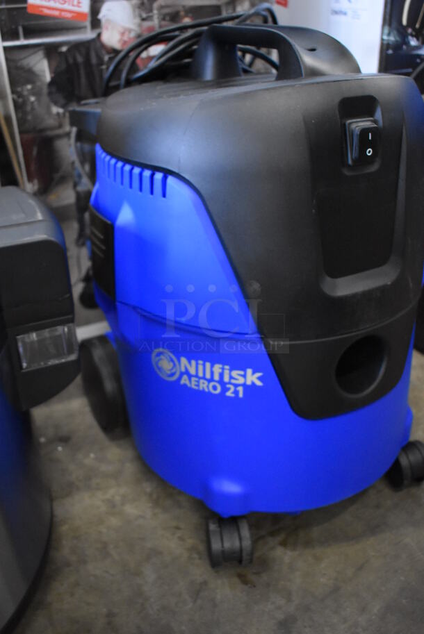BRAND NEW IN BOX! Nilfisk AERO 21-01 PC US PC Poly Blue and Black Shop Vac Vacuum Cleaner on Casters. 120 Volts, 1 Phase. 14x14x20. Tested and Working! - Image 4 of 8