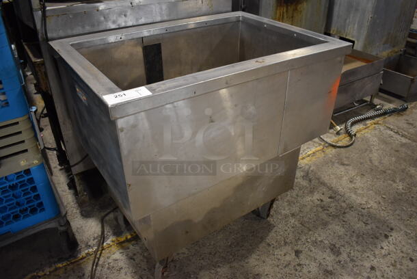 Davmor R-L on F-I Stainless Steel Commercial Cold Pan Drop In on Commercial Casters. 115 Volts, 1 Phase. 24.5x34.5x32. Tested and Does Not Power On - Image 5 of 7