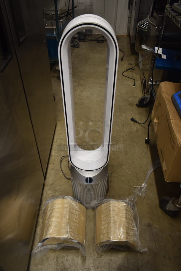 LIKE NEW! Dyson Purifier Cool TP07 369803-01 White / Silver Purifying Fan. 120 Volts, 1 Phase. Unit Has Only Been Used a Few Times! Tested and Working! - Image 1 of 12