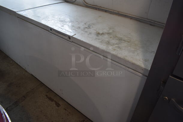 Frigidaire Metal Chest Freezer. 115 Volts, 1 Phase. Tested and Working! - Image 3 of 5