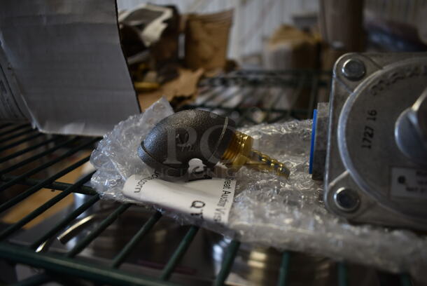 BRAND NEW SCRATCH AND DENT! Gas Connector Hose Piece and Regulator.  - Image 5 of 5