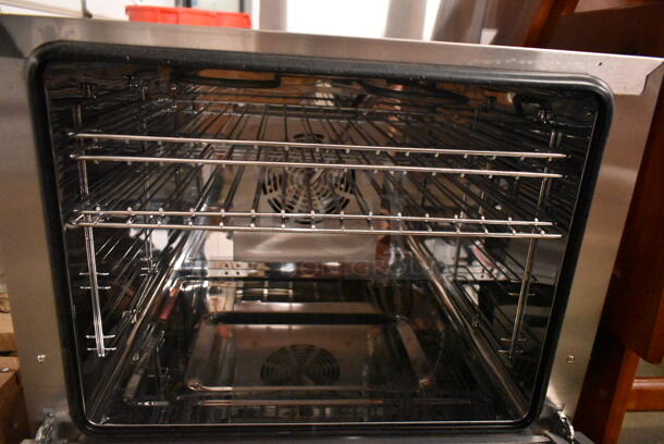 BRAND NEW SCRATCH AND DENT! Avantco 177CO32M Stainless Steel Countertop Convection Oven with Steam Injection, 2.3 cu. ft. 208-240 Volts, 1 Phase. - Image 4 of 6