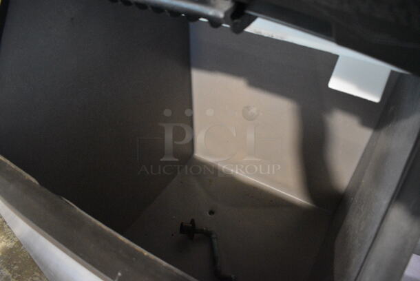 Hoshizaki Model KML-500MAJ Stainless Steel Commercial Ice Head on Manitowoc Model B570 Commercial Ice Bin. 115 Volts, 1 Phase. 31x34x73 - Image 4 of 7