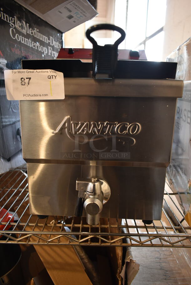 BRAND NEW SCRATCH AND DENT! 2023 Avantco 177F200 Stainless Steel Commercial 15 lb. Medium-Duty Electric Countertop Fryer w/ Metal Fry Basket and Lid. 208/240 Volts, 1 Phase.  - Image 3 of 8