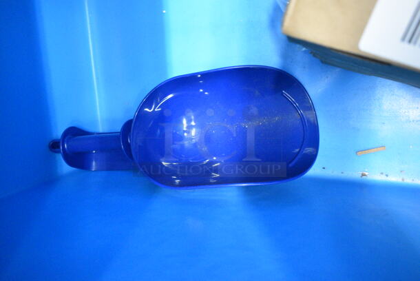 BRAND NEW SCRATCH AND DENT! Manitowoc D320 Stainless Steel Ice Storage Bin - 264 lb. - Image 7 of 10