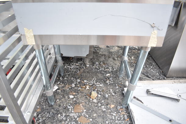 BRAND NEW SCRATCH AND DENT! Regency 600DBU2124 Stainless Steel Underbar Drainboard - 24" x 21" - Image 4 of 6