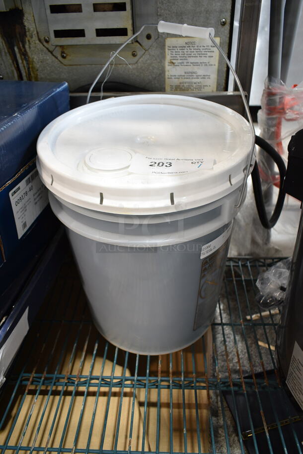 BRAND NEW! Noble Chemical 5 Gallon / 640 oz. Dry It Plus Concentrated Rinse Aid for High Temperature Dish Machines - Image 3 of 5
