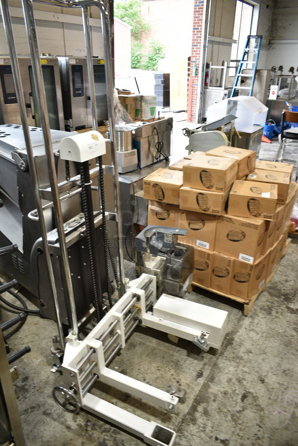 2023 CU030 Metal Commercial Battery Powered 440 Pound Capacity Automatic Bowl Lift. Comes w/ Key! Tested and Working! - Image 1 of 3