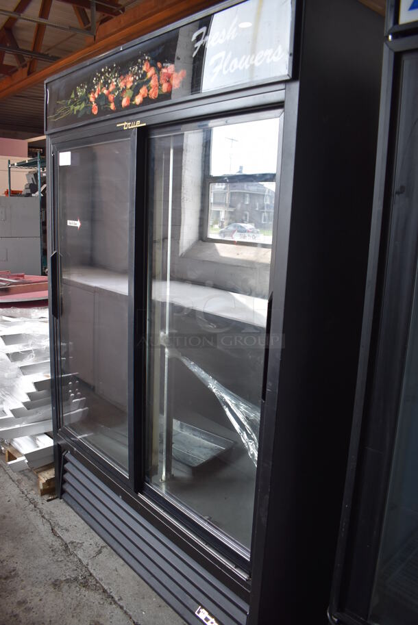 True GDM-47FC Metal Commercial 2 Door Reach In Cooler Merchandiser. 115 Volts, 1 Phase. Tested and Working! - Image 3 of 7