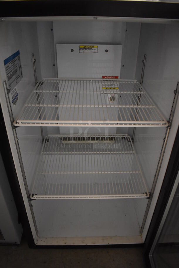 Beverage Air UR30G Metal Commercial Mini Cooler Merchandiser w/ Poly Coated Racks. 115 Volts, 1 Phase. 20.5x26x36. Tested and Working! - Image 4 of 5