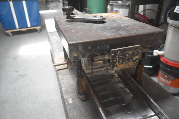 Mikroway FCDCX Gray Metal Floor Style Filler Closer. BUYER MUST REMOVE. - Image 4 of 6