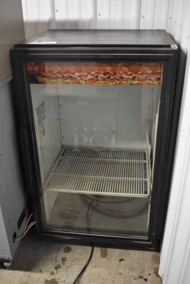 True GDM-07 Metal Commercial Mini Cooler Merchandiser w/ Poly Coated Rack. 115 Volts, 1 Phase. 24x24x39. Tested and Working! - Image 3 of 5