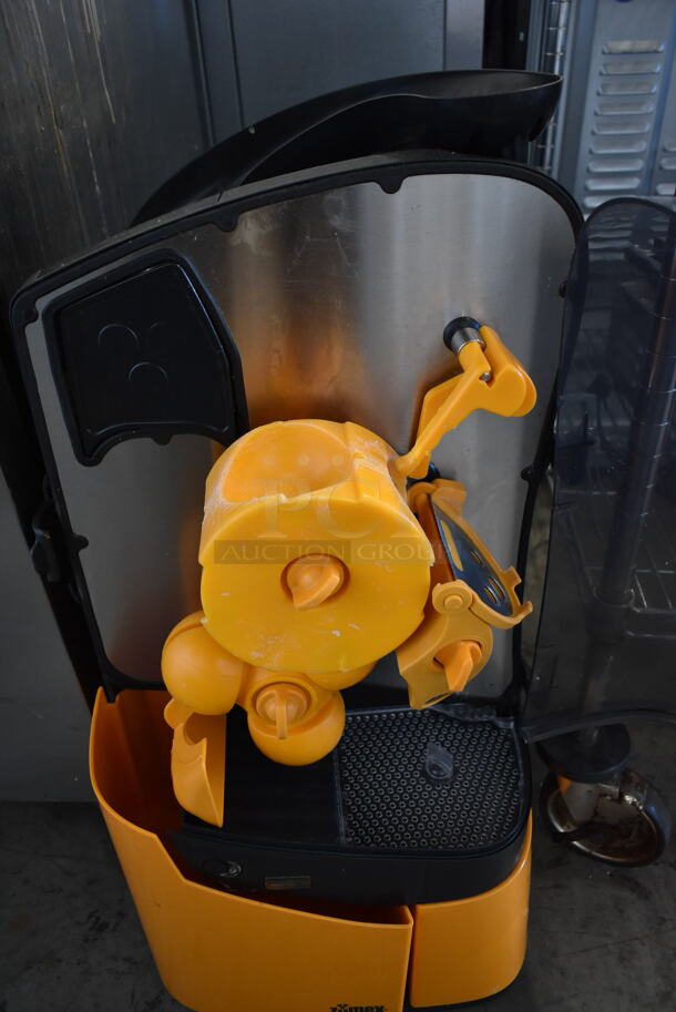 2021 Zumex MINEX Metal Commercial Countertop Citrus Juicer. 100-240 Volts, 1 Phase. Tested and Does Not Power On  - Image 4 of 7