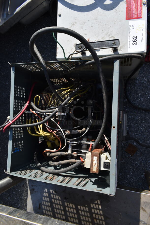 Ametek AC500 Metal Battery Charger.  - Image 2 of 3