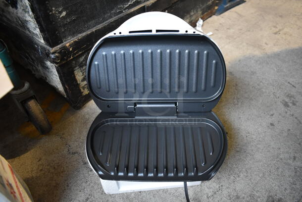 IN ORIGINAL BOX! George Foreman GR12 Lean Mean Grilling Machine. 120 Volts, 1 Phase.  - Image 7 of 8