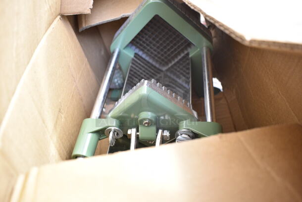 PALLET LOT of 40 BRAND NEW! Items/Boxes Including Winco STR-10 Steamer Racks, 8.25" Cake Stand, Winco ACSD-712 Straw Dispenser, Utensils, Bus Bins, Vegetable Dicer, Thermometers, Stainless Steel Drop In Bins, Black Slim Jim Trash Can, Oven Mitts, Winco WWB-10 Salad Bowl, Qualite Poly Condiment Bottles. 40 Times Your Bid! - Image 6 of 12