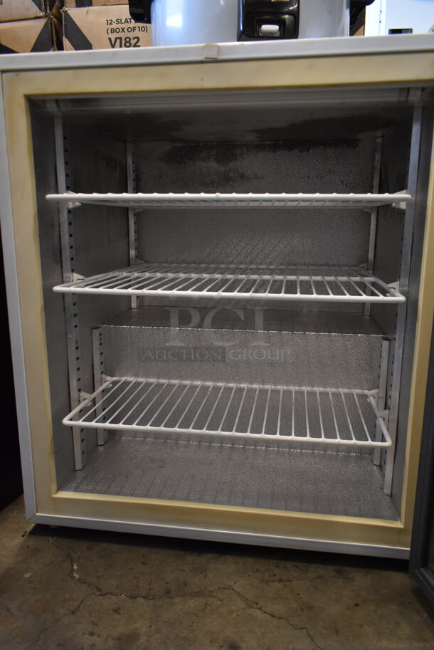 Caravell 125-552 Metal Commercial Mini Cooler Merchandiser. 115 Volts, 1 Phase. Tested and Working! - Image 4 of 7