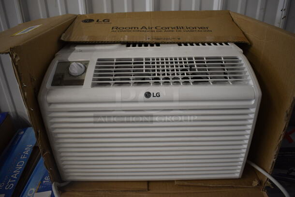 BRAND NEW SCRATCH AND DENT! LG LW5016Y1 Window Mount Air Conditioner. 115 Volts, 1 Phase. 17.5x15x12