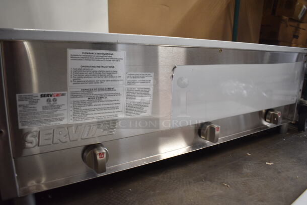 BRAND NEW SCRATCH AND DENT! ServIt 423GST3WENG Stainless Steel Commercial Natural Gas Powered Three Pan Open Well Natural Gas Steam Table. 10,500 BTU. No Legs or Under Shelf.  - Image 4 of 8