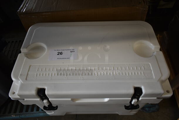 BRAND NEW SCRATCH AND DENT! CaterGator 215JB20WH White Poly 20 Quart Rotomolded Jockey Box. Tested and Working! - Image 3 of 8