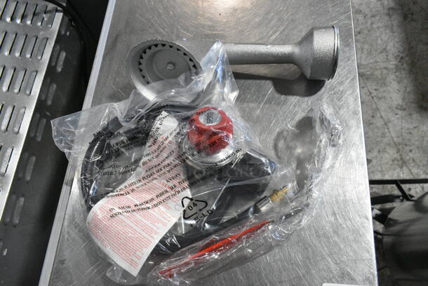 BRAND NEW SCRATCH AND DENT! Backyard Pro BP30-ALKIT 30 Qt. Deluxe Aluminum Turkey Fryer / Seafood Boiler Kit - 55,000 BTU - Image 5 of 9