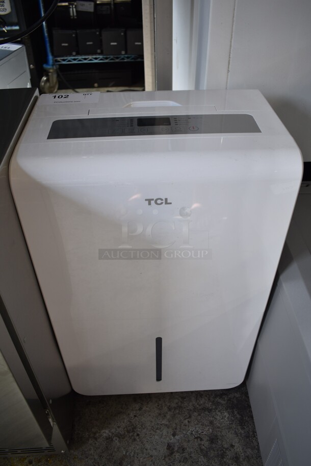 BRAND NEW SCRATCH AND DENT! TCL H50D26W 50 Pint Smart Dehumidifier with Pump. 115 Volts, 1 Phase. Tested and Working! - Image 2 of 4