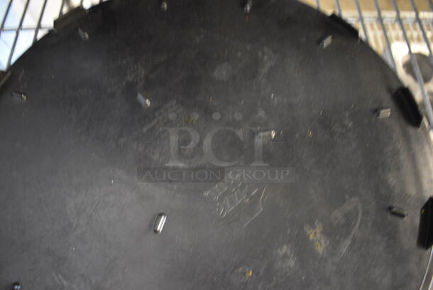 ALL ONE MONEY! Lot of 30 Pizza Hut Black Poly Round Pizza Making System Trays. 15x15x1 - Image 4 of 4