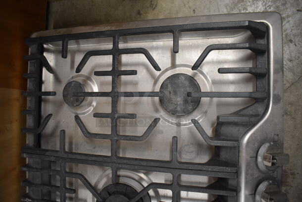 BRAND NEW SCRATCH AND DENT! Frigidaire FPGC3077RSA Metal 30" 5 Burner Gas Cooktop - Image 4 of 10