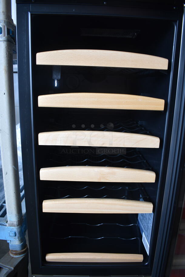 BRAND NEW SCRATCH AND DENT! Avanti WC1500DSS Stainless Steel Commercial 30 Bottle Wine Cellar Merchandiser. 115 Volts, 1 Phase. Tested and Working! - Image 4 of 5