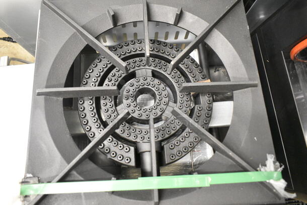 BRAND NEW SCRATCH AND DENT! Cooking Performance Group CPG 351CPGSP18N Stainless Steel Natural Gas Stock Pot Range. 80,000 BTU - Image 4 of 5