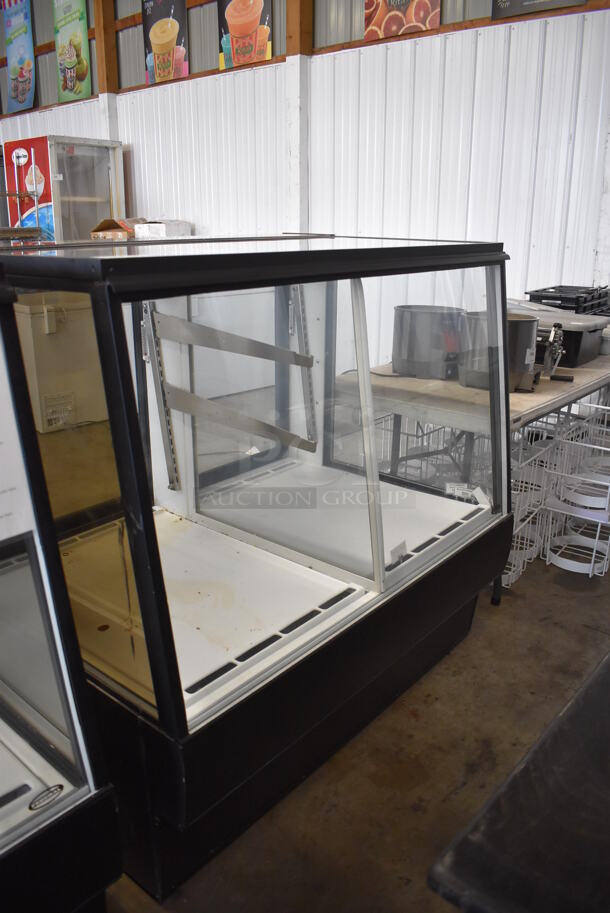 Federal SGR5048DZ Metal Commercial Floor Style Dual Temp Deli and Dry Display Case Merchandiser. 120 Volts, 1 Phase. 50x35x49. Tested and Working!