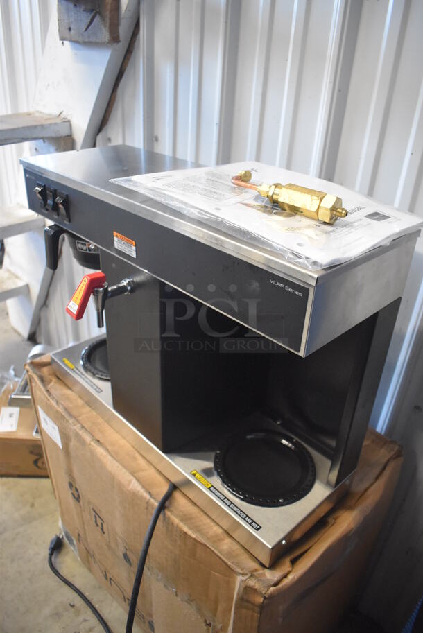 LIKE NEW! 2022 Bunn VLPF Stainless Steel Commercial Automatic Coffee Brewer with Two Lower Warmers and Poly Brew Basket. Used a Few Times at Trade Show as a Demonstration. 120 Volts, 1 Phase. 23.5x8x17. Tested and Working! - Image 2 of 8