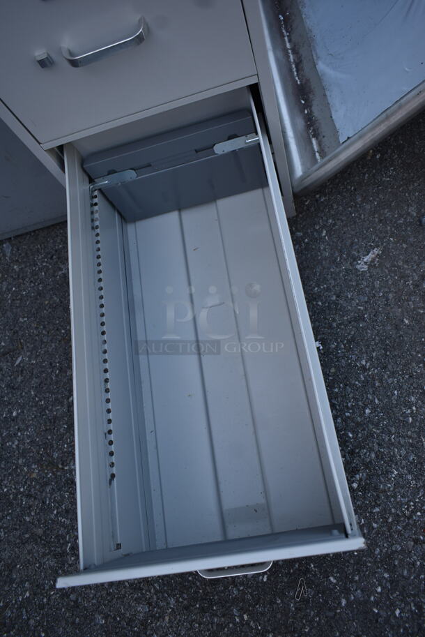 Hon Metal 4 Drawer Filing Cabinet. - Image 6 of 6