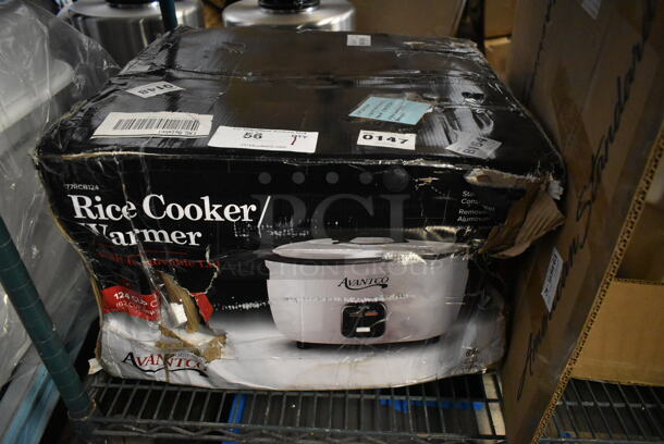 BRAND NEW SCRATCH AND DENT! Avantco 177RCB124  124 Cup (62 Cup Raw) Electric Rice Cooker / Warmer with Removable Lid. 240 Volts, 1 Phase.  - Image 2 of 7