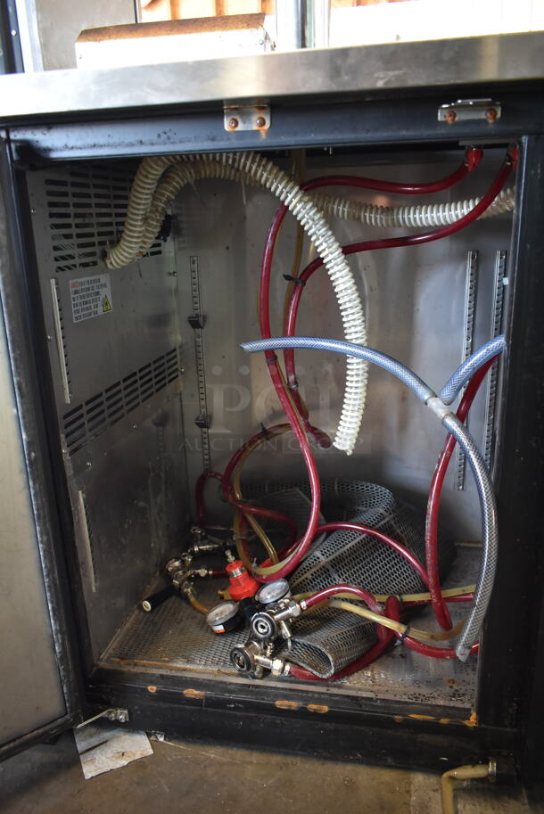 Avantco 178UDD60HC Stainless Steel Commercial Direct Draw Kegerator w/ 2 Double Beer Towers and 4 Couplers. 115 Volts, 1 Phase. Tested and Working! - Image 8 of 11