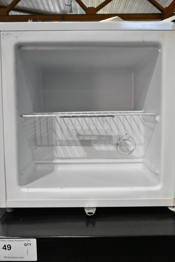 EdgeStar CMF151L Mini Freezer. 115 Volts, 1 Phase. Tested and Powers On But Does Not Get Cold - Image 3 of 4