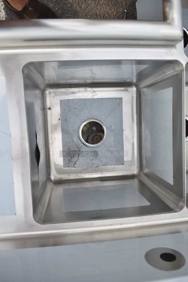 BRAND NEW SCRATCH AND DENT! Regency 600S3141414C 44 1/2" 16 Gauge Stainless Steel Three Compartment Commercial Corner Sink with Two Drainboards - 14" x 14" x 14" Bowls - Image 5 of 10