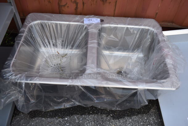 BRAND NEW SCRATCH AND DENT! Stainless Steel Commercial 2 Bay Drop In Sink. - Item #1112817