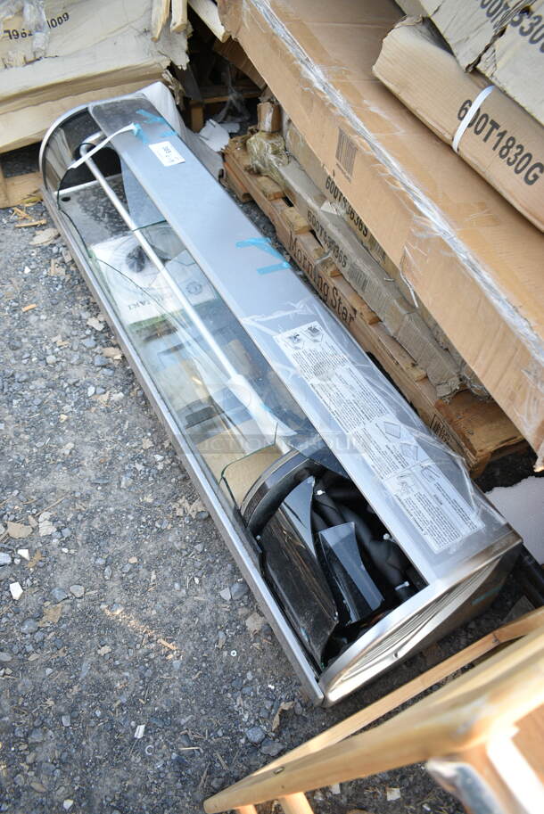 BRAND NEW SCRATCH AND DENT! Hoshizaki HNC-150BA-R-SLH Stainless Steel Curved Glass Refrigerated Sushi Display Case 59" - Right Side Compressor. See Pictures For Broken Glass. 115 Volts, 1 Phase. Tested and Working! - Image 3 of 6