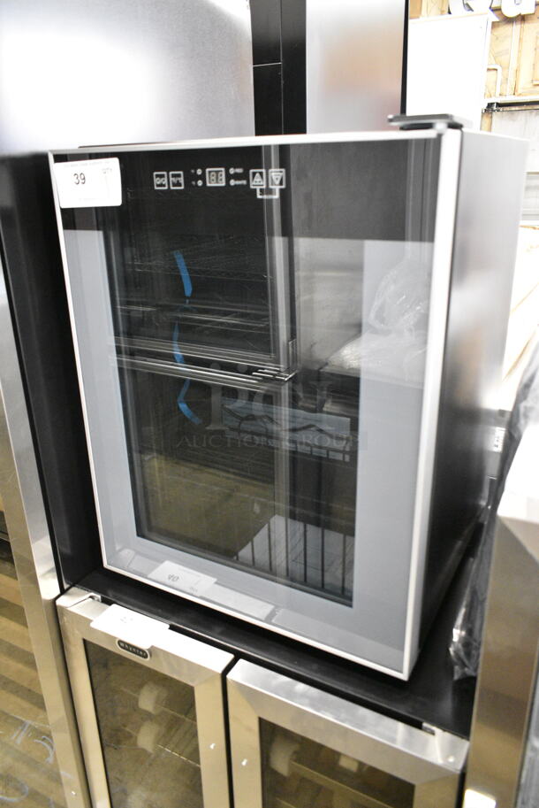 BRAND NEW SCRATCH AND DENT! Avanti WC24T2P 19" Freestanding 24 Bottle Wine Cooler Merchandiser. 115 Volts, 1 Phase. Tested and Working! - Image 3 of 8