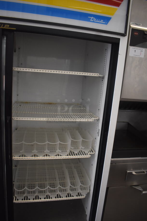 True GDM-47 White 2 Glass Door Door Merchandising Cooler w/ Shelving. 115 Volt 1 Phase. Tested and Working! - Image 5 of 7