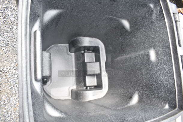 BRAND NEW SCRATCH AND DENT! Gray Poly Toter Trash Can w/ Lid.  - Image 4 of 6