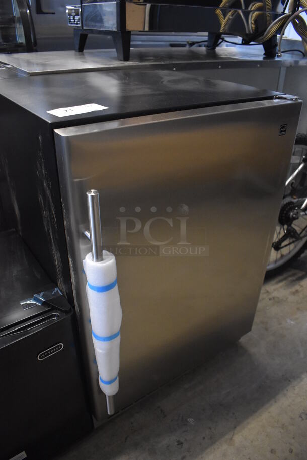 BRAND NEW SCRATCH AND DENT! Whynter DAR055D1BSSPR Metal Commercial Mini Cooler. 115 Volts, 1 Phase. 24x24x34.5. Tested and Working! - Image 2 of 8
